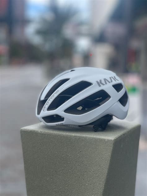 kask protone icon white.